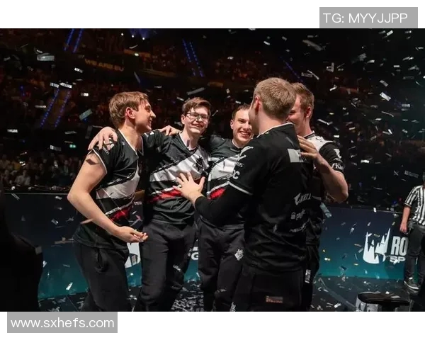 电竞新闻深入探讨FPX团队协作模式及其在比赛中的优势与不足分析